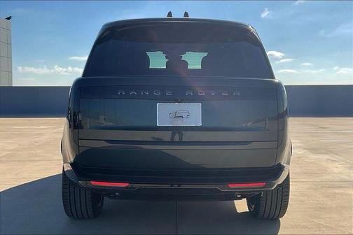 2025 Land Rover Range Rover P550e SE