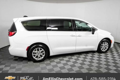 Bright White Clearcoat 2024 Chrysler Pacifica Touring L