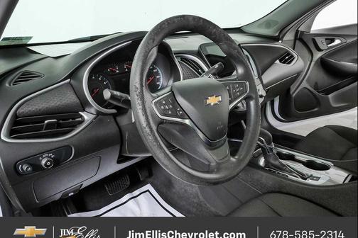 Summit White 2025 Chevrolet Malibu FWD 1LT