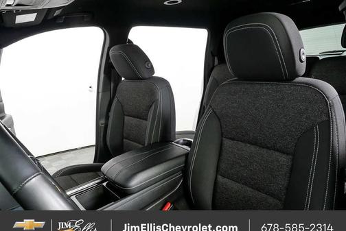 Summit White 2025 Chevrolet Traverse LT