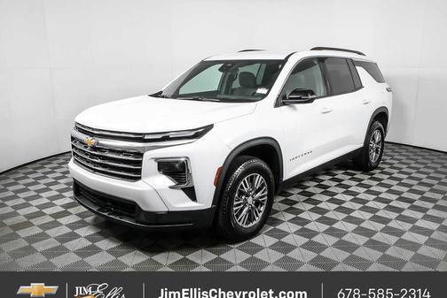 2025 Chevrolet Traverse LT