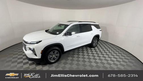 2025 Chevrolet Traverse LT
