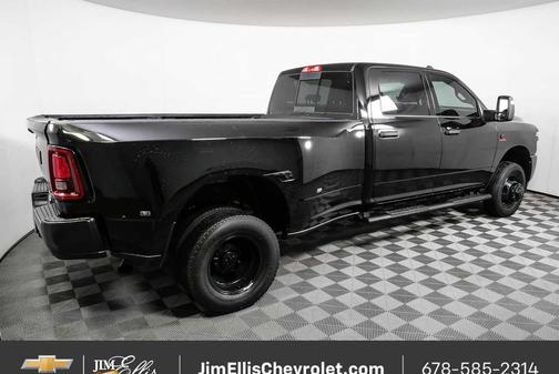 Diamond Black Crystal Pearlcoat 2025 RAM 3500 Tradesman Crew Cab 4x4 8' Box