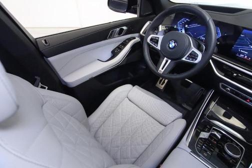 2025 BMW X5 M60i