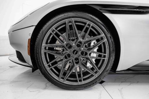 2023 Aston Martin DB11 V8