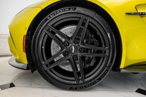 2025 Aston Martin Vantage Base