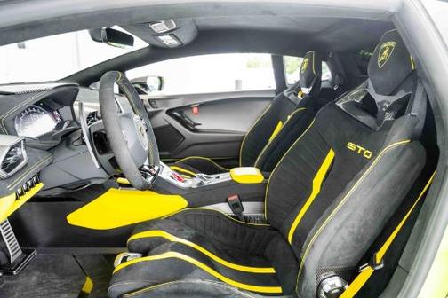 2022 Lamborghini Huracan STO Base