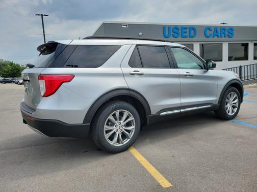 ICONIC SILVER METALLIC 2020 Ford Explorer XLT