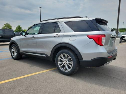 ICONIC SILVER METALLIC 2020 Ford Explorer XLT