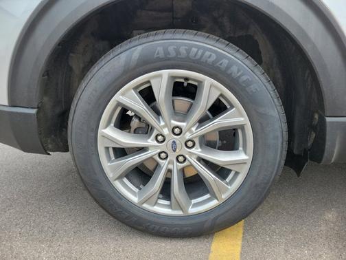 ICONIC SILVER METALLIC 2020 Ford Explorer XLT