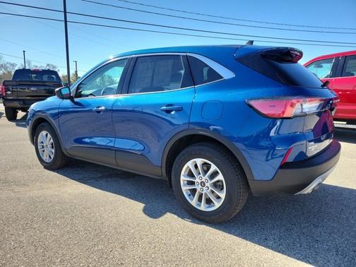 ATLAS BLUE METALLIC 2022 Ford Escape SE