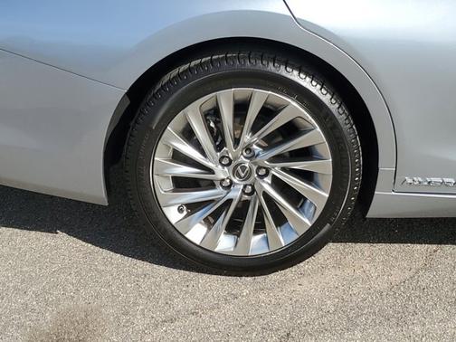 2022 Lexus ES 300h LUXURY