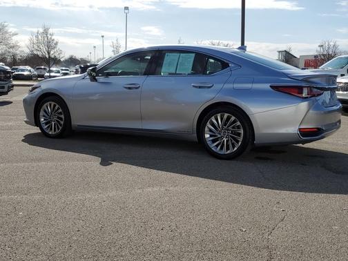 2022 Lexus ES 300h LUXURY