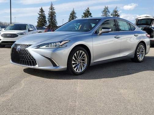 2022 Lexus ES 300h LUXURY
