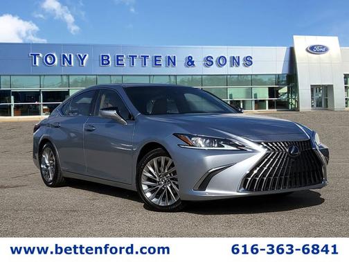 2022 Lexus ES 300h LUXURY