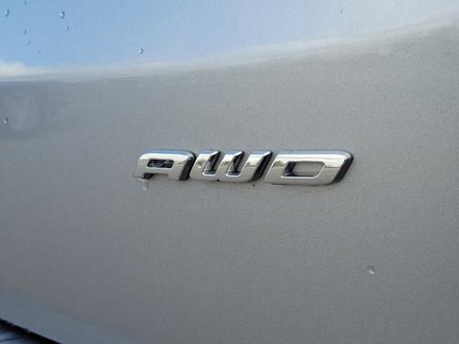 ICONIC SILVER 2024 Ford Edge SEL/ MOONROOF/ TOW PKG/ POWER LIFTGATE/ COLD WEATH
