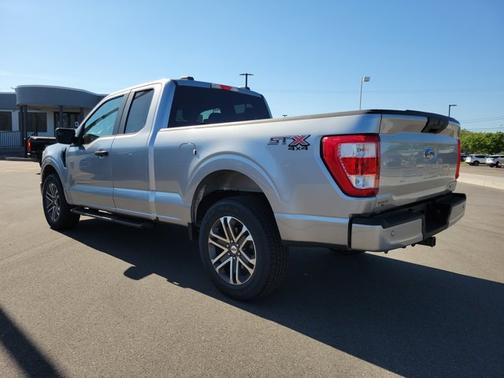 ICONIC SILVER METALLIC 2021 Ford F-150 XL