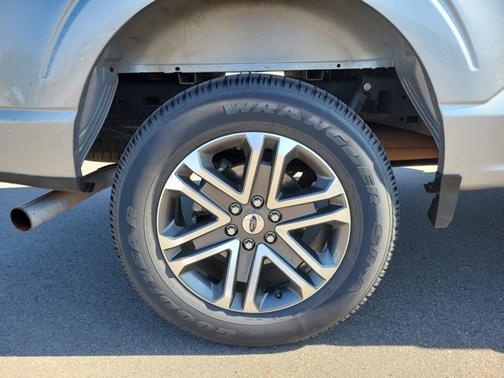 ICONIC SILVER METALLIC 2021 Ford F-150 XL