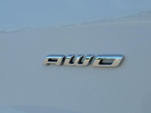 OXFORD WHITE 2022 Ford Edge SEL/ MOONROOF/ TOW PKG/ COLD WEATHER PKG/