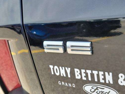 AGATE BLACK METALLIC 2022 Ford Escape SE