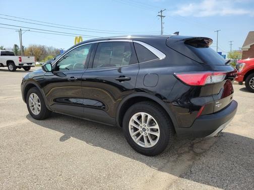 AGATE BLACK METALLIC 2022 Ford Escape SE