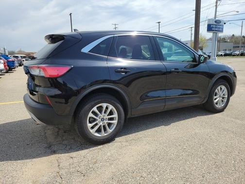 AGATE BLACK METALLIC 2022 Ford Escape SE