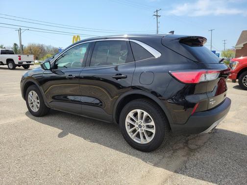 AGATE BLACK METALLIC 2022 Ford Escape SE