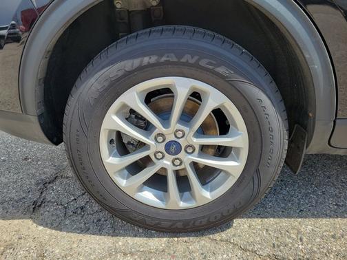 AGATE BLACK METALLIC 2022 Ford Escape SE