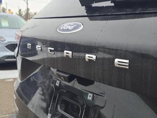 AGATE BLACK METALLIC 2022 Ford Escape SE
