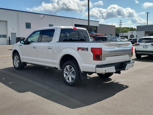 2018 Ford F-150 PLATINUM/ 3.5L/ MAX TOW/ MOON/ FX4/ NAV/ 20S/