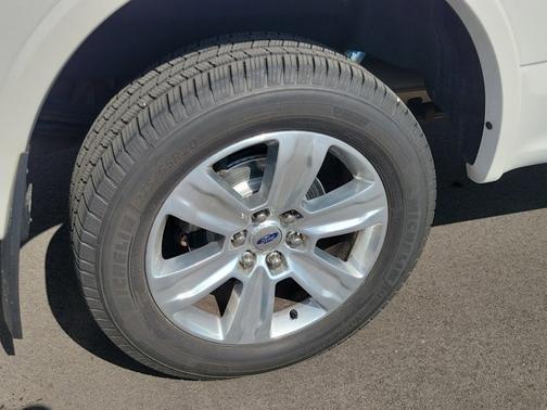 2018 Ford F-150 PLATINUM/ 3.5L/ MAX TOW/ MOON/ FX4/ NAV/ 20S/