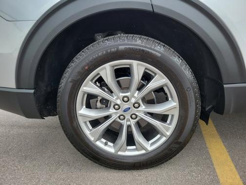 ICONIC SILVER METALLIC 2024 Ford Explorer LIMITED
