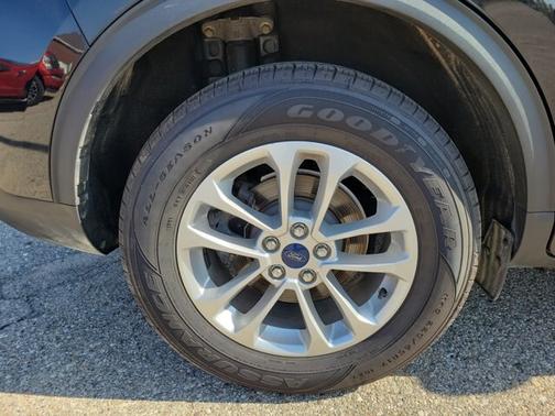 AGATE BLACK METALLIC 2022 Ford Escape SE