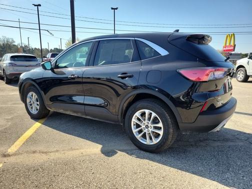 AGATE BLACK METALLIC 2022 Ford Escape SE