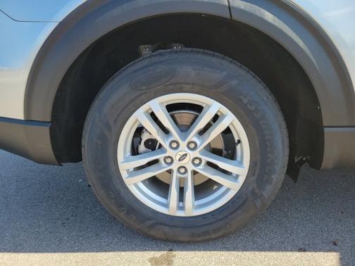 ICONIC SILVER METALLIC 2024 Ford Explorer XLT