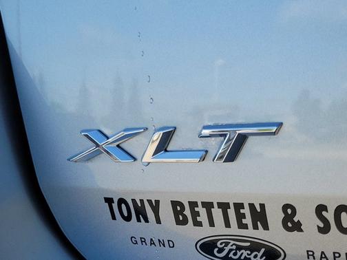 ICONIC SILVER METALLIC 2024 Ford Explorer XLT