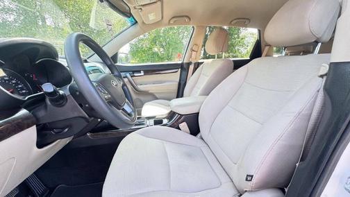 Snow White Pearl 2014 Kia Sorento LX
