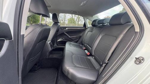 2016 Volkswagen Passat 1.8T SE