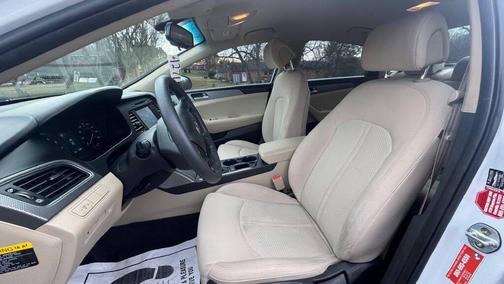 2017 Hyundai SONATA SE