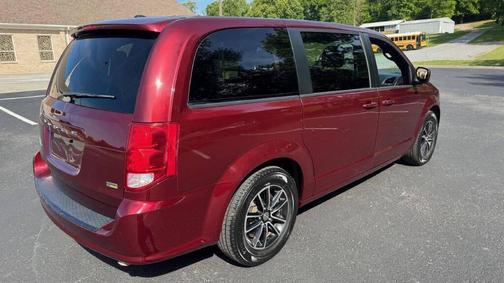 Octane Red Pearlcoat 2018 Dodge Grand Caravan SE