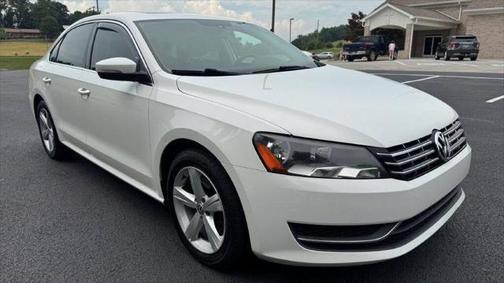 2013 Volkswagen Passat 2.0 TDI SE w/ Sunroof