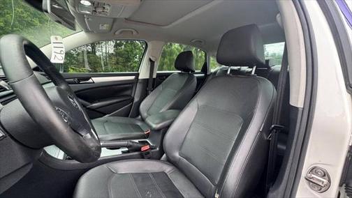 2013 Volkswagen Passat 2.0 TDI SE w/ Sunroof