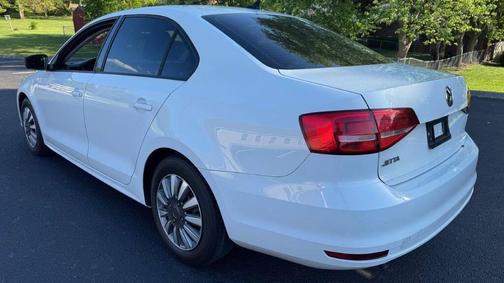 Pure White 2015 Volkswagen Jetta Auto S w/Technology