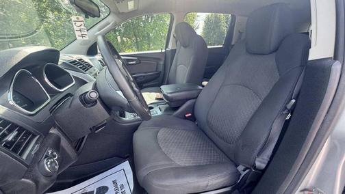 SILVER 2011 Chevrolet Traverse LT