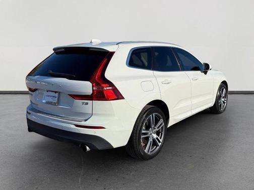 2021 Volvo XC60 T5 Momentum