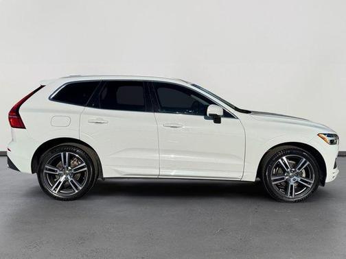 2021 Volvo XC60 T5 Momentum