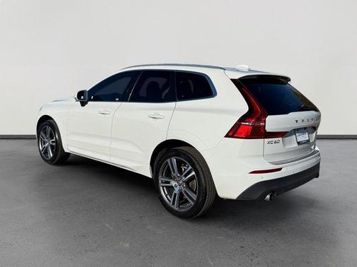 2021 Volvo XC60 T5 Momentum