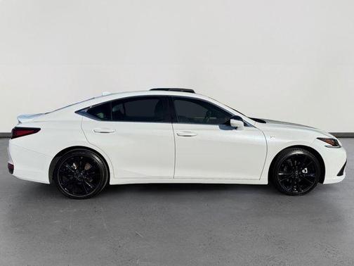 2024 Lexus ES 300h F SPORT Handling