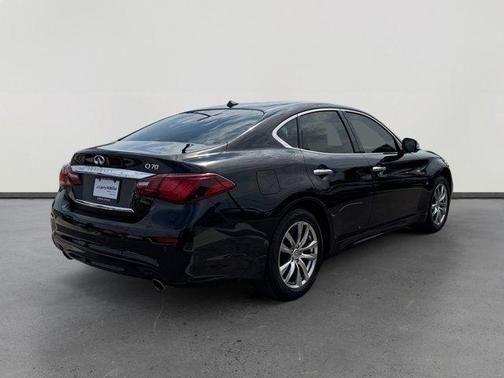 2016 INFINITI Q70 3.7