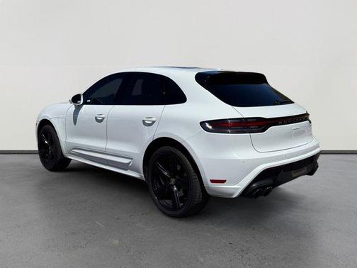 White 2024 Porsche Macan Base
